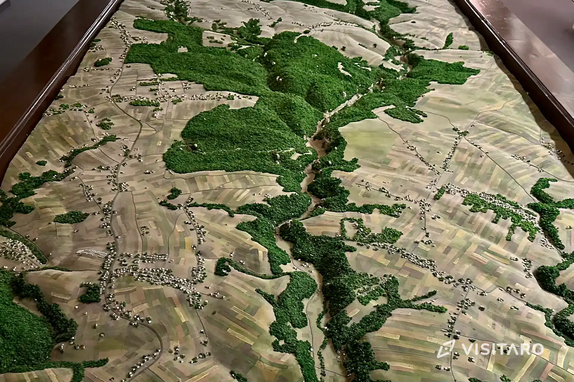 Ojców, Dolina Prądnika, Dolina Sąspowska. Najciekawsze zakątki Ojcowskiego Parku Narodowego Dolina Prądnika, makieta doliny w Ekspozycji przyrodniczej OPN, Ojcowski Park Narodowy