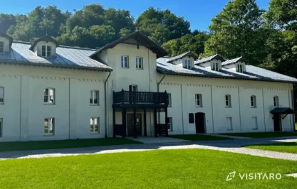 Ekspozycja przyrodnicza OPN, Hotel pod Łokietkiem, widok z zewnątrz, Ojcowski Park Narodowy