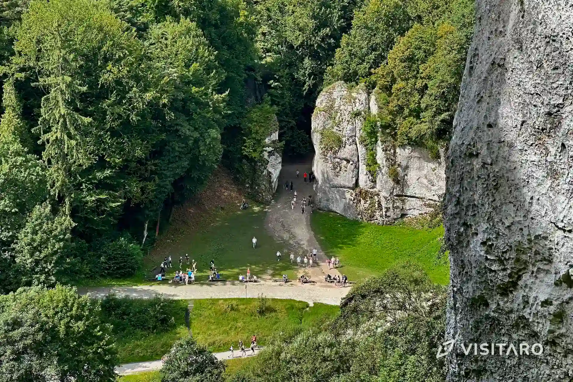 Jaskinia Ciemna. Podziemny dom neandertalczyków i nietoperzy Jaskinia ciemna, widok na Bramę Krakowską