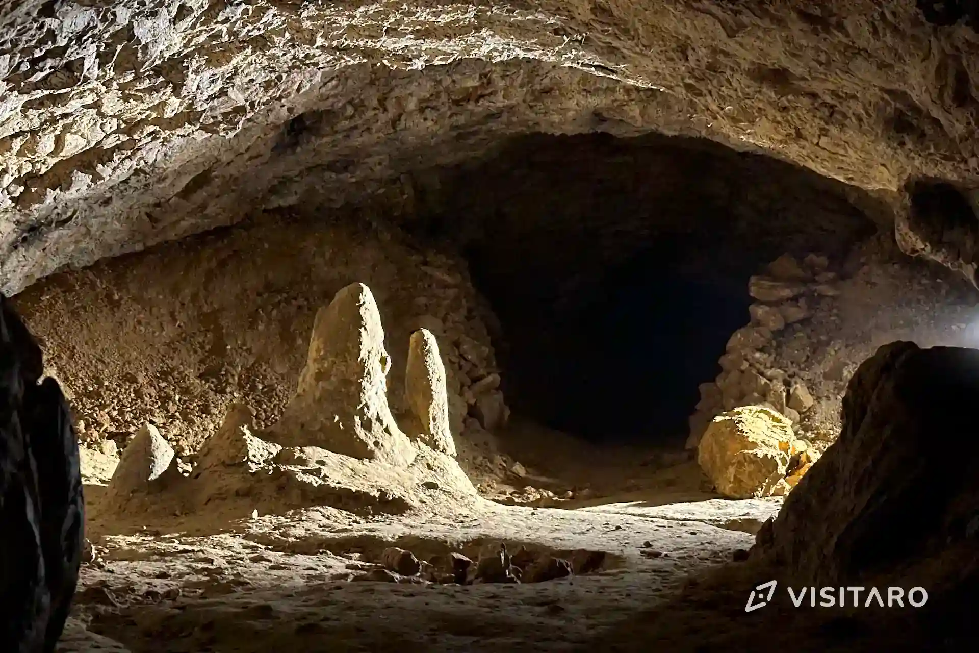 Jaskinia Wierzchowska. Najdłuższa podziemna trasa wśród wszystkich jaskiń w Polsce Jaskinia Wierzchowska, stalagmity