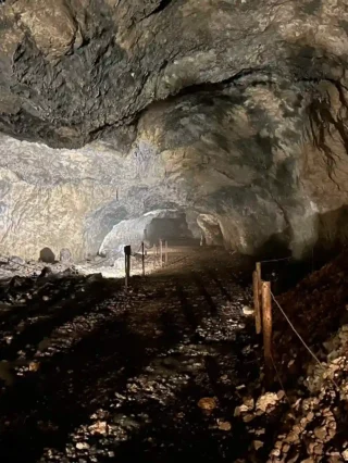 Jaskinia Ciemna. Podziemny dom neandertalczyków i nietoperzy jaskinia ciemna wnętrze, Ojcowski Park Narodowy