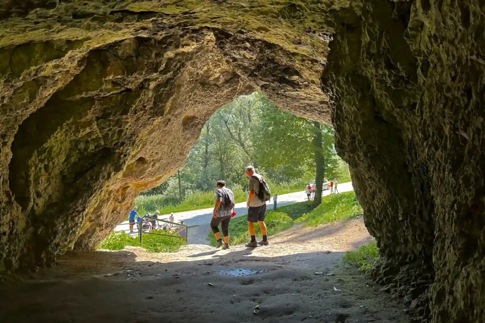 jaskinia krowia widok z wewnątrz, Ojcowski Park Narodowy
