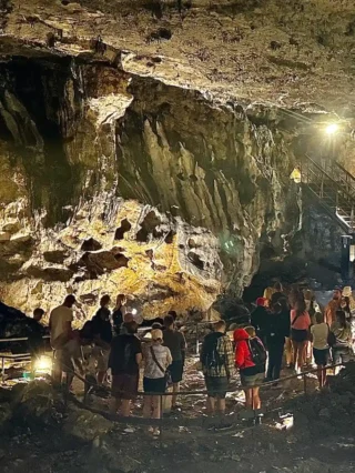 Jaskinia Łokietka. Jedna z najsłynniejszych polskich jaskiń Jaskinia Łokietka, wnętrze, Ojcowski Park Narodowy