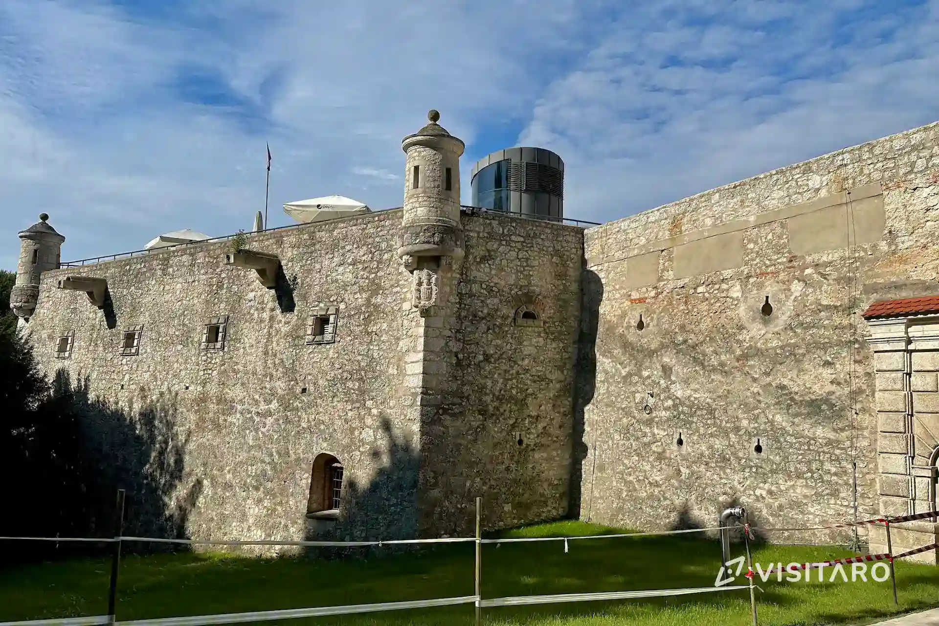 Zamek Pieskowa Skała. Perła polskiego renesansu Zamek Pieskowa Skała, bastion obronny