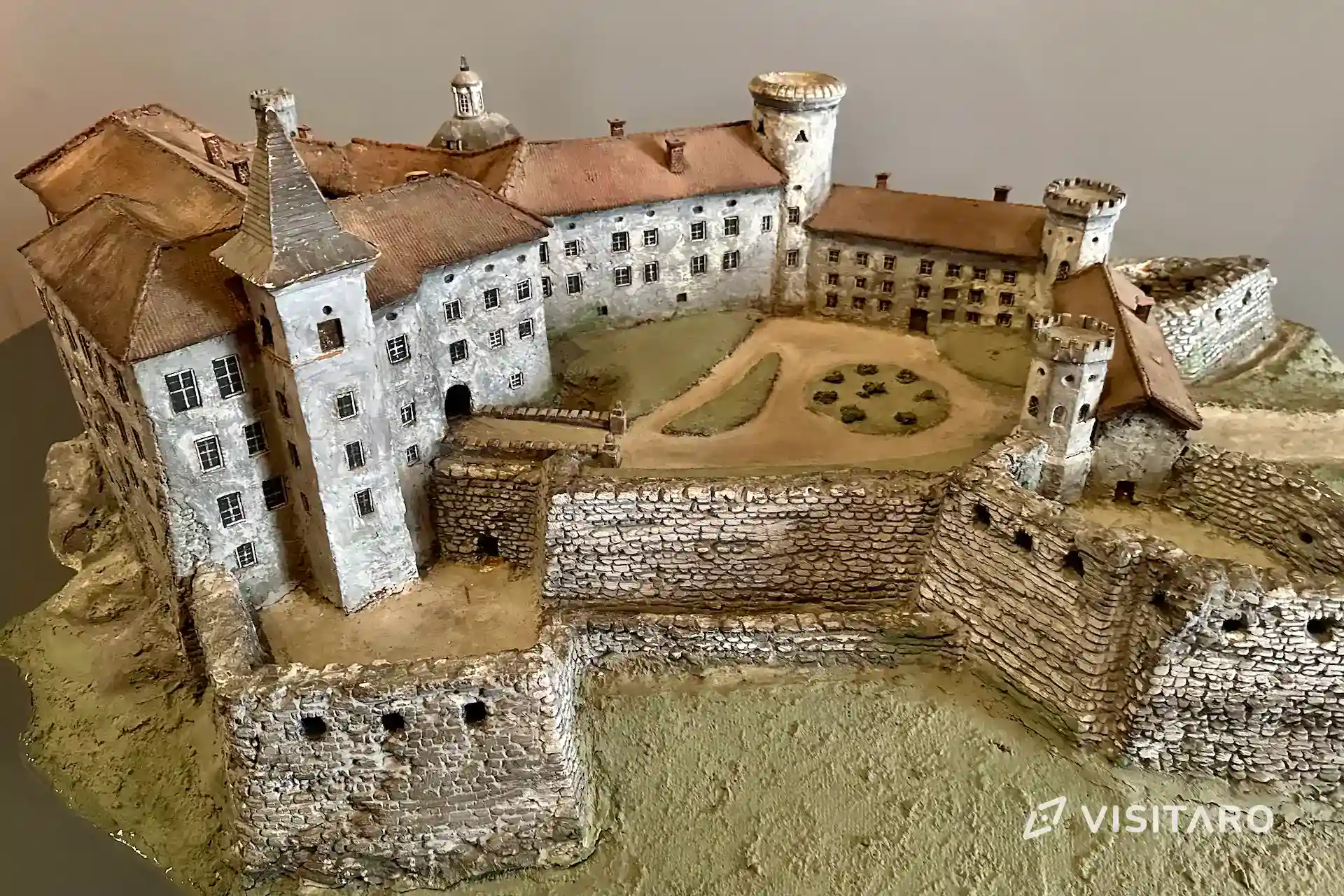 Zamek Pieskowa Skała. Perła polskiego renesansu Zamek Pieskowa Skała, makieta zamku przed II wojną światową