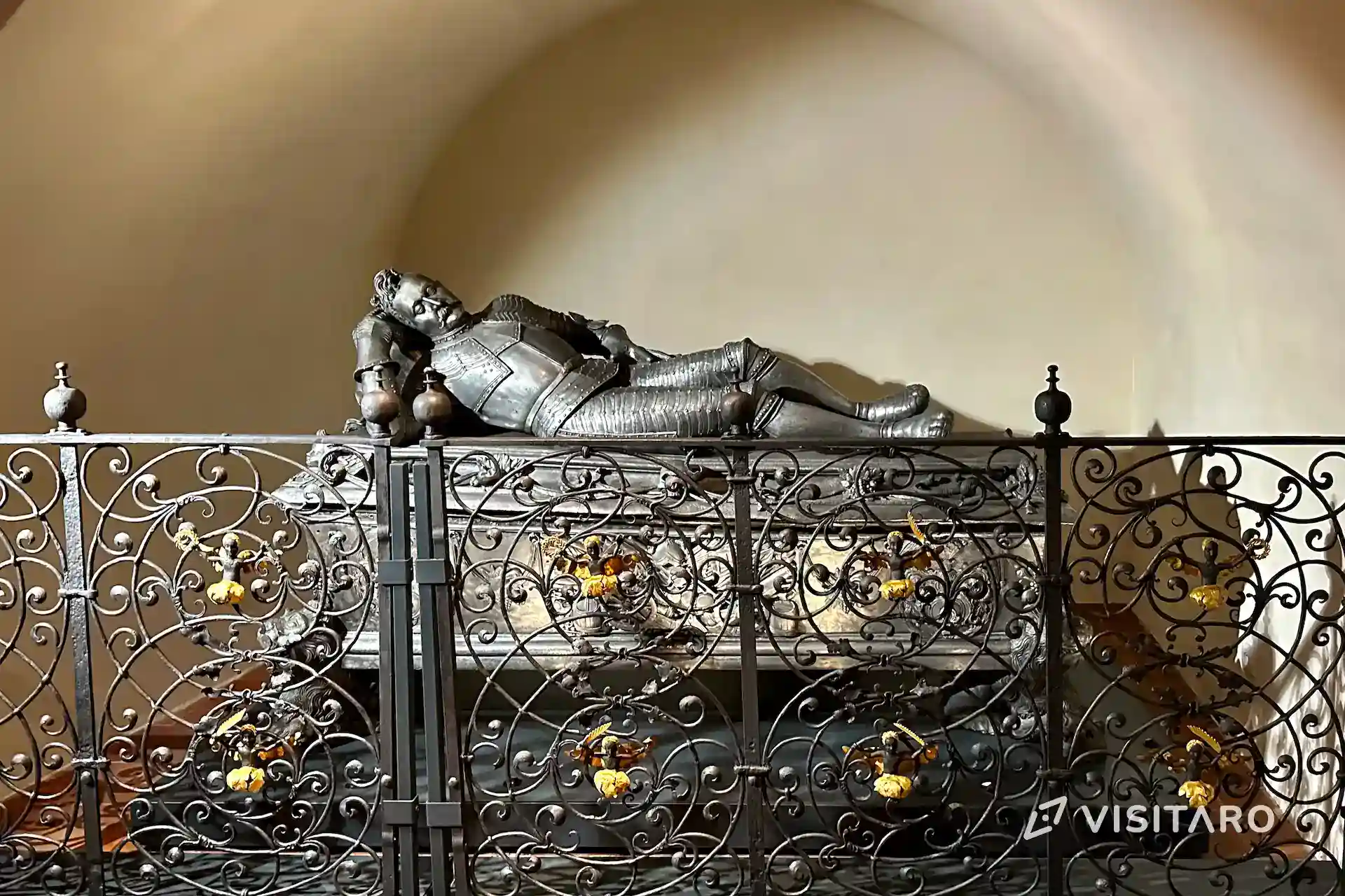 Zamek Pieskowa Skała. Perła polskiego renesansu Zamek Pieskowa Skała, krypta, grobowce Sieniawskich