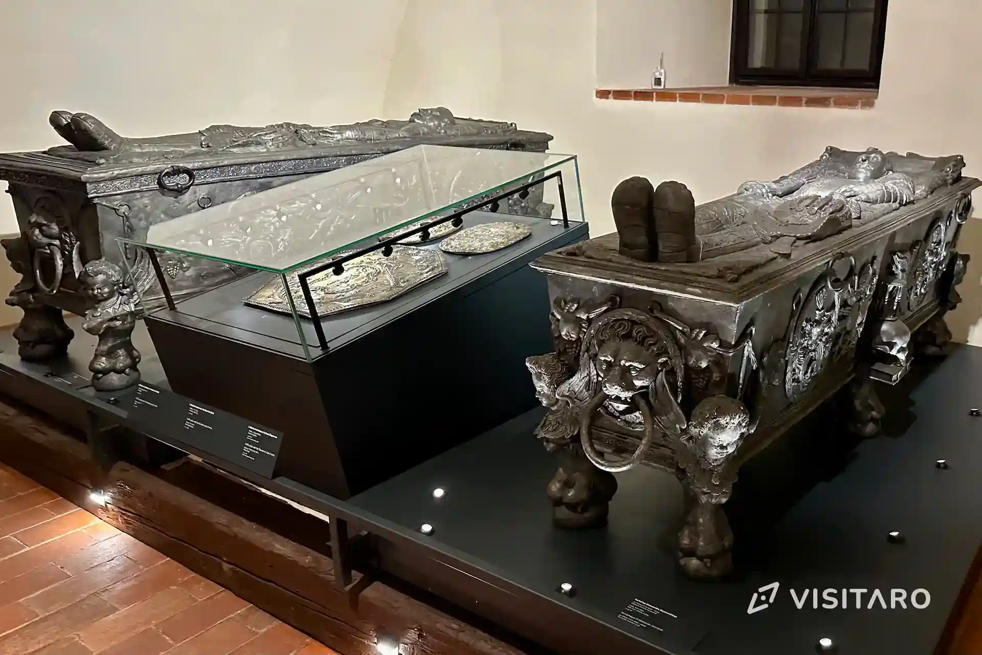 Zamek Pieskowa Skała. Perła polskiego renesansu Zamek Pieskowa Skała, krypta, grobowce Sieniawskich