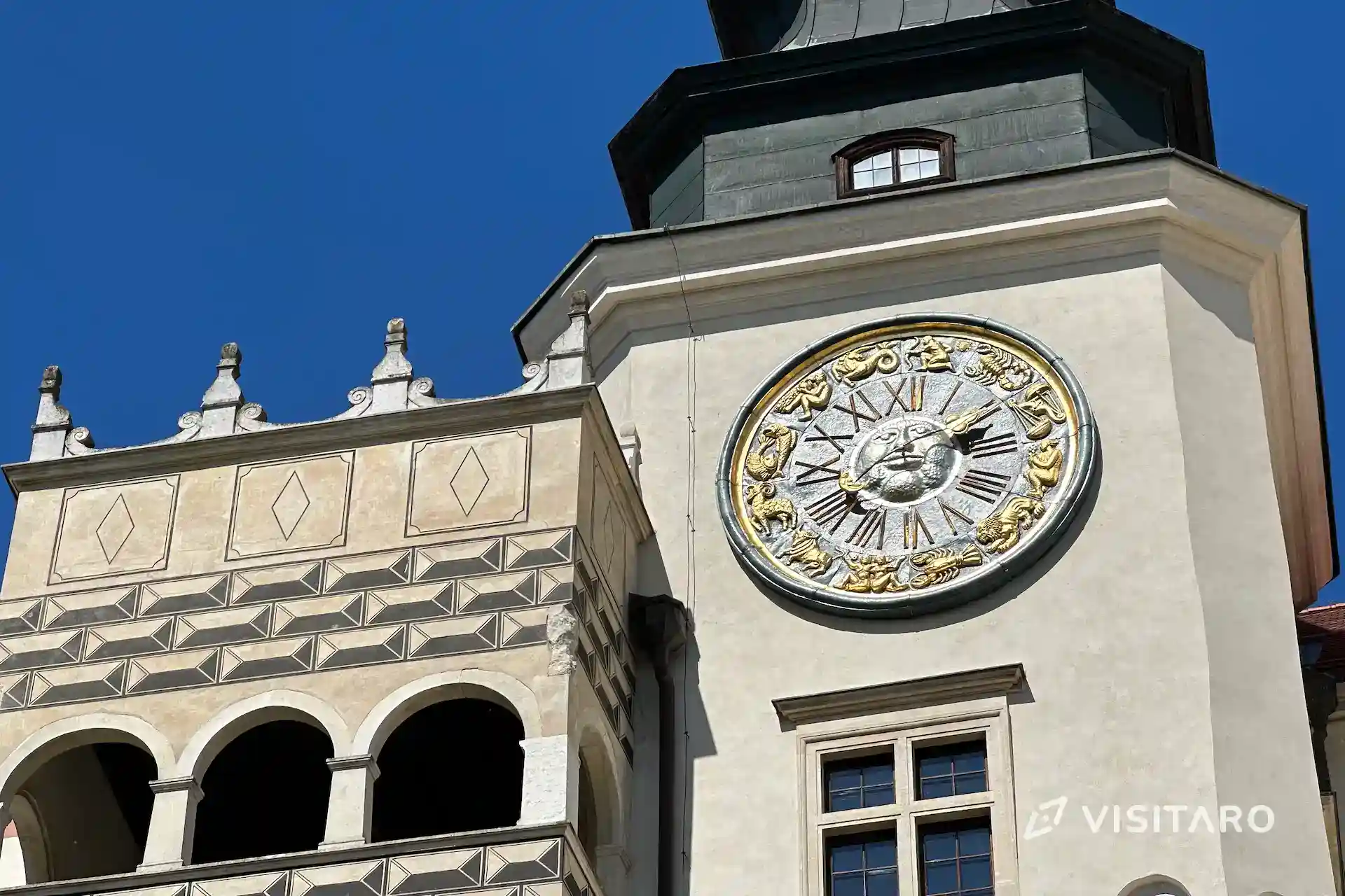 Zamek Pieskowa Skała. Perła polskiego renesansu Zamek Pieskowa Skała renesansowa loggia i wieża zegarowa