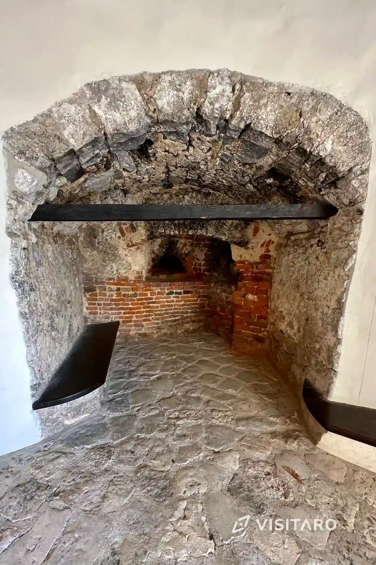 Zamek Pieskowa Skała. Perła polskiego renesansu Zamek Pieskowa Skała stary piec chlebowy