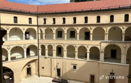Zamek Pieskowa Skała, dziedziniec arkadowy