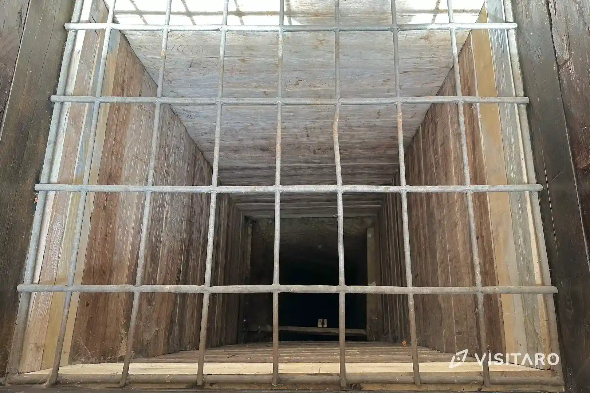 Zamek Pieskowa Skała. Perła polskiego renesansu Zamek Pieskowa Skała, studnia na dziedzińcu arkadowym