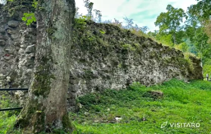 zamek w Ojcowie, fragment murów obronnych