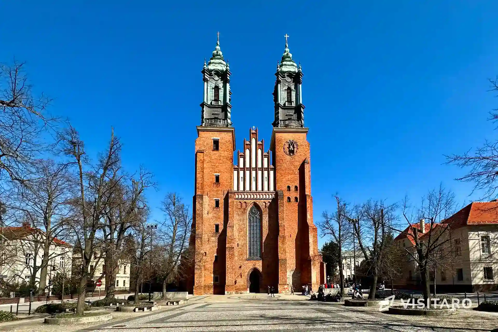 Mieszko II Lambert. Kulisy panowania króla i przyczyny upadku państwa Piastów Katedra w Poznaniu widok fasady głównej
